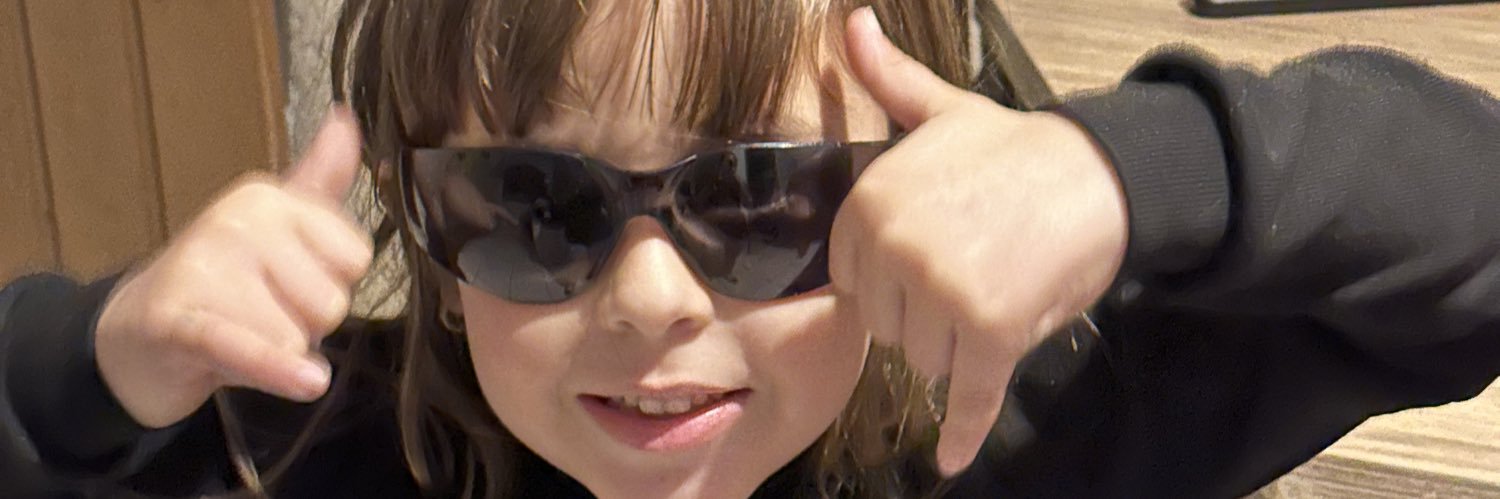 iliposki's profile banner image