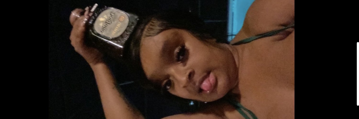 _SheKeepsItLit's profile banner image