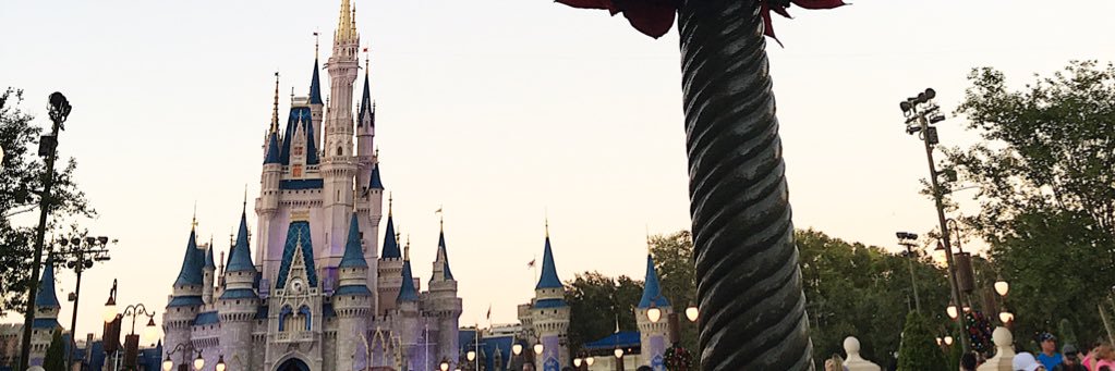 ItsElizabethA's profile banner image