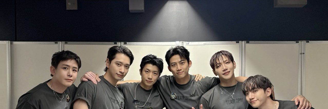 un_holic's profile banner image