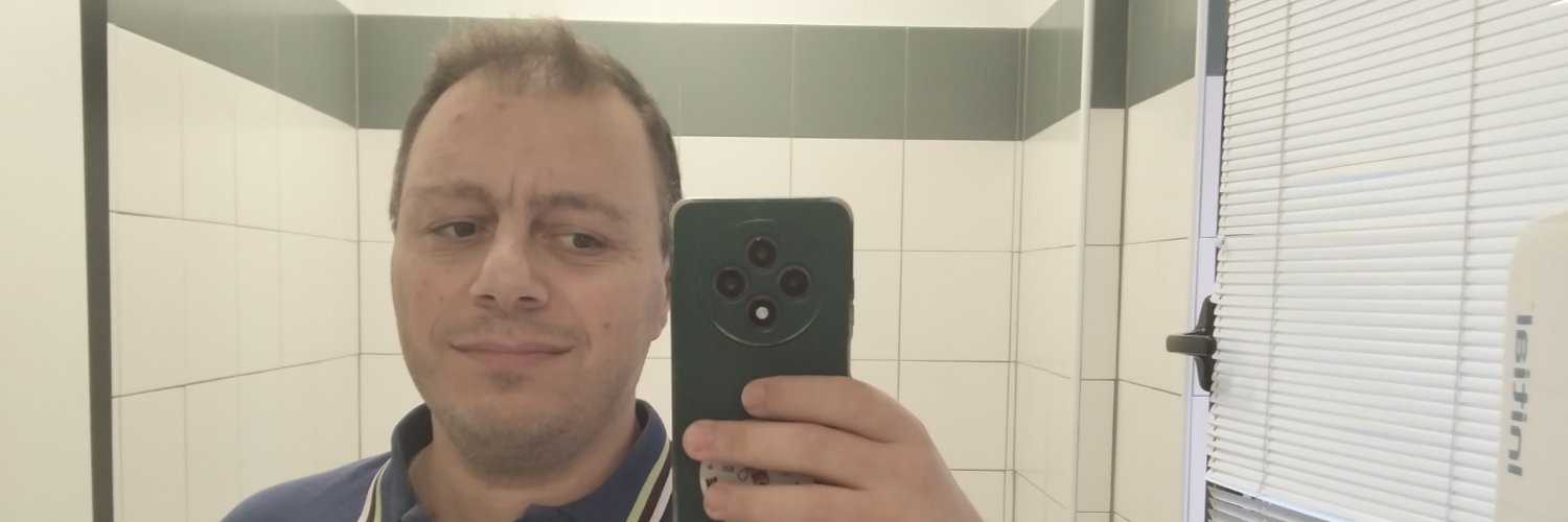 fragolo618's profile banner image