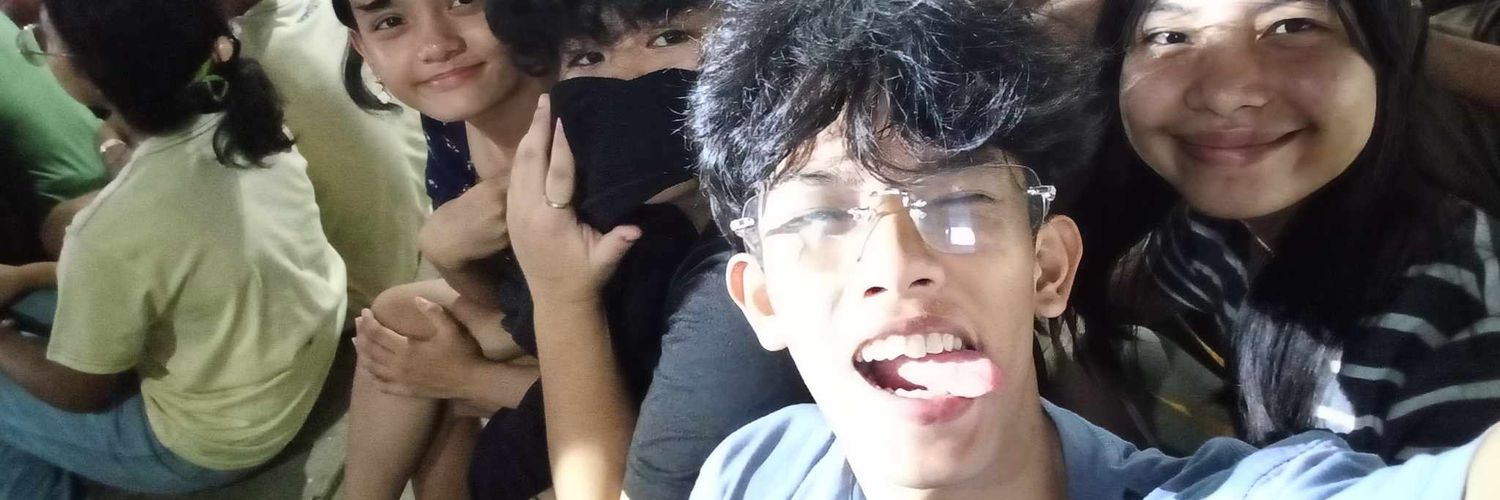 friedaa_reiss's profile banner image