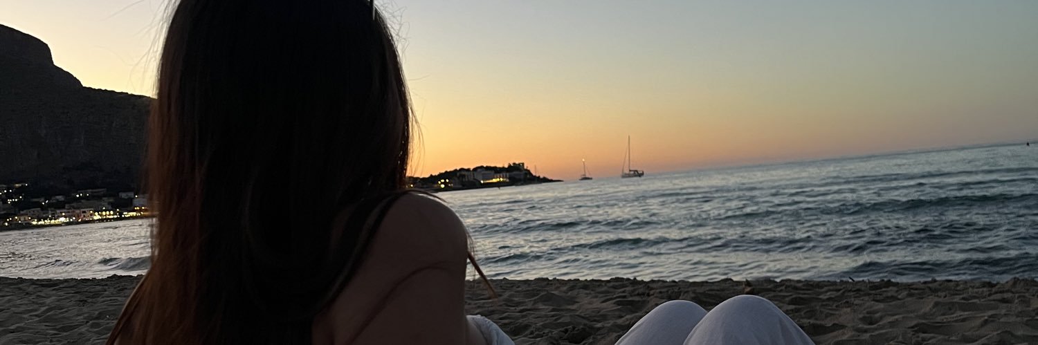 laravimo_07's profile banner image