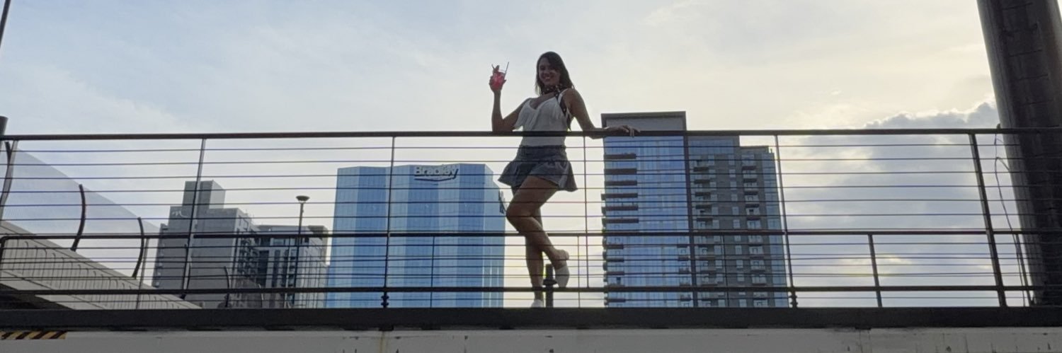 W banner