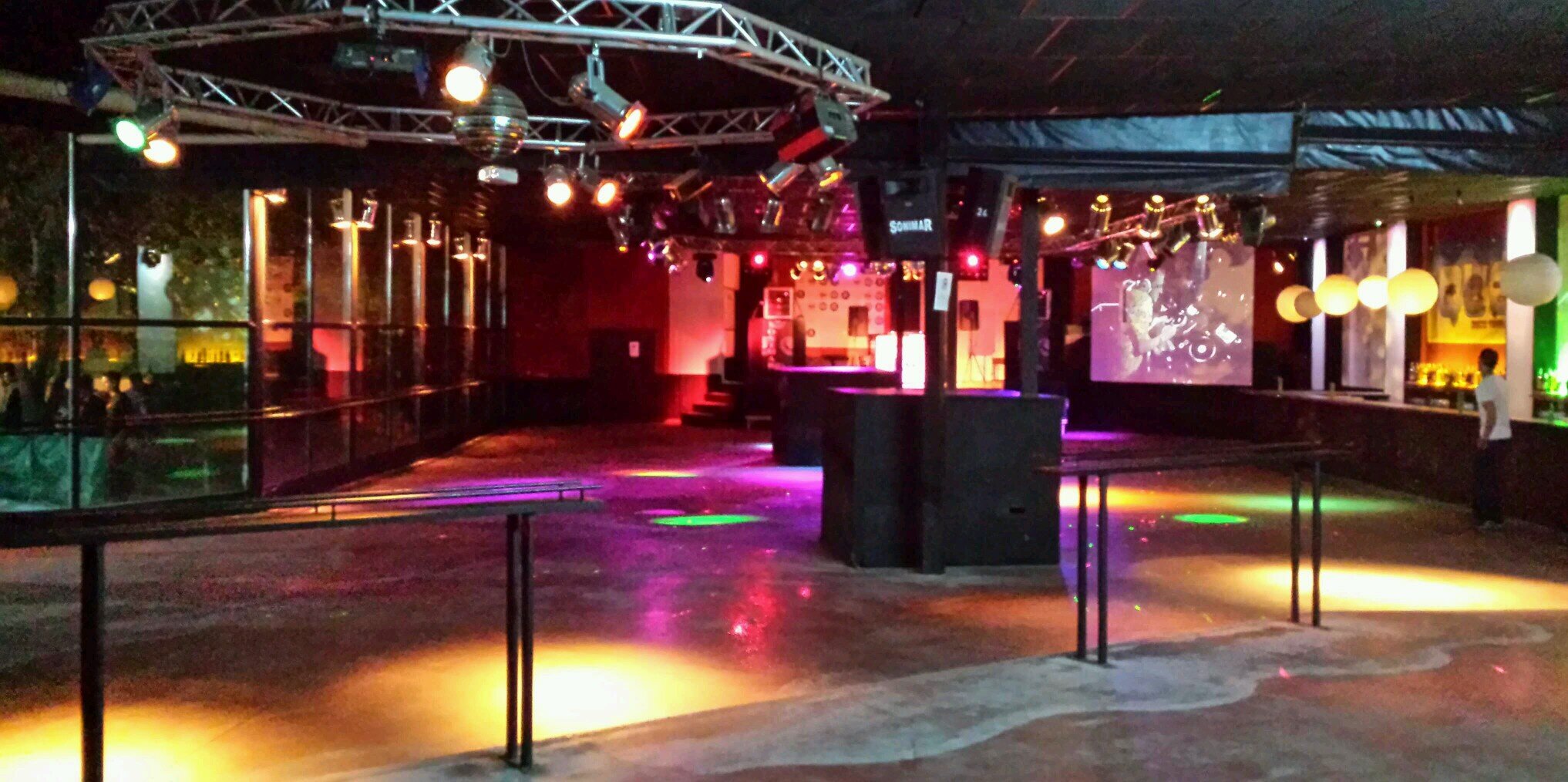 DiscotecaQue's profile banner image
