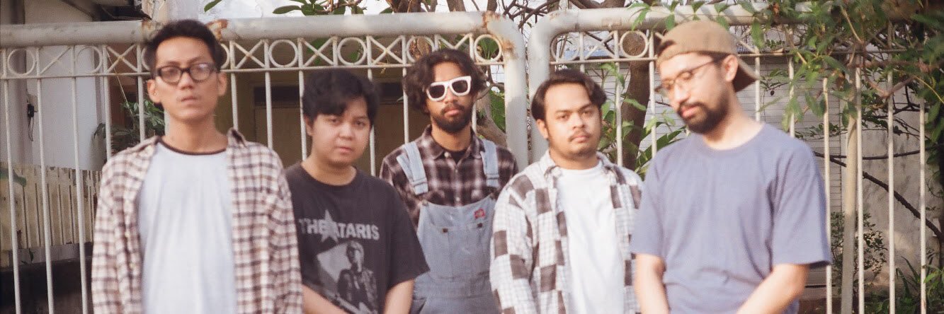 The Flins Tone banner