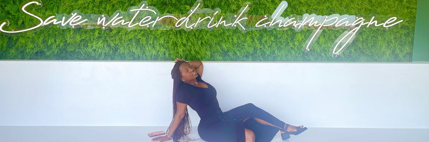 unvCHLOE's profile banner image