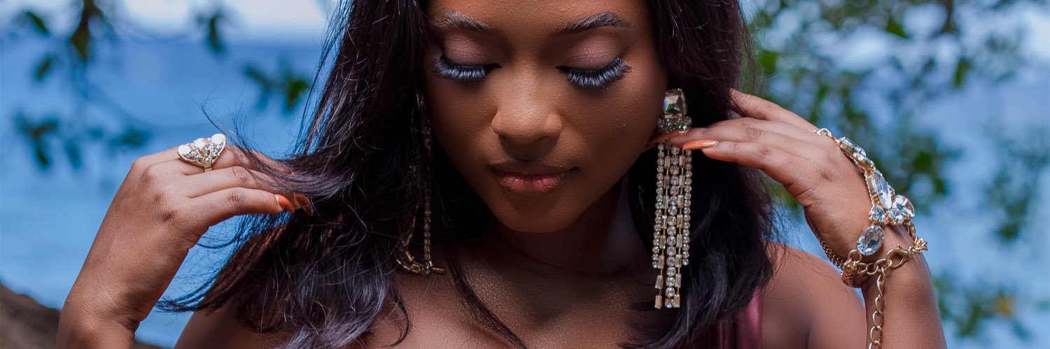 Simply Naomey banner