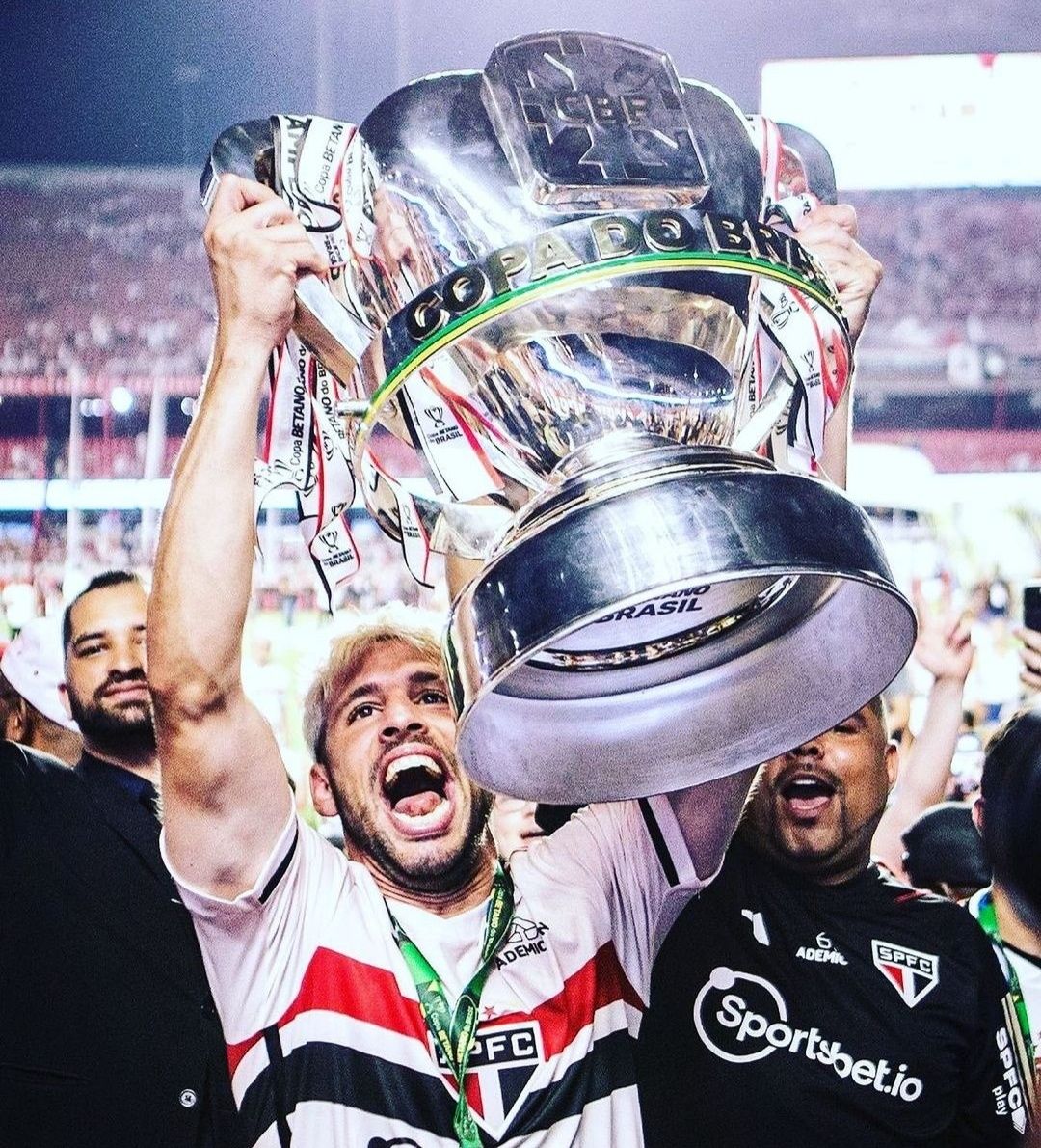 Lucasmartinsrc's profile banner image