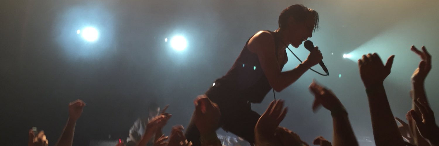 A_T_cuh's profile banner image