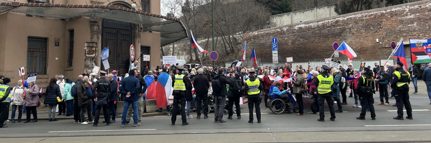 Bohemian Queen 🇨🇿❤️🇺🇦's banner