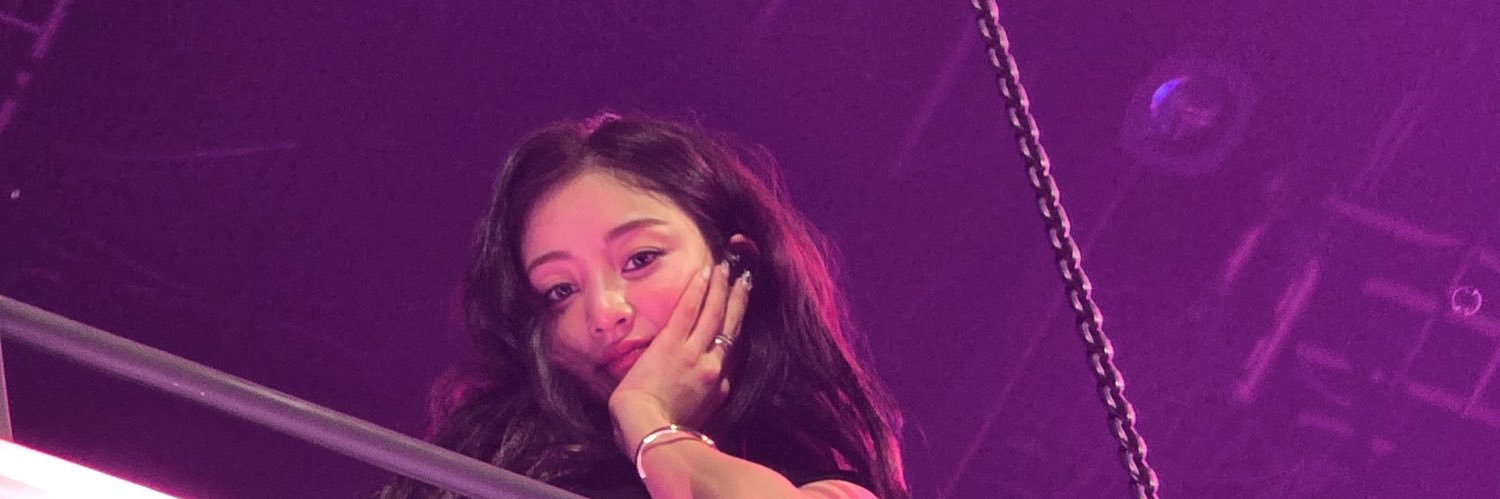 faris saw jihyo banner