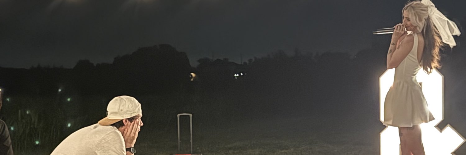 Queless banner