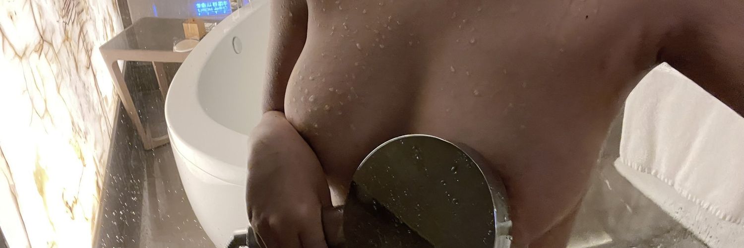 lywhhmly's profile banner image