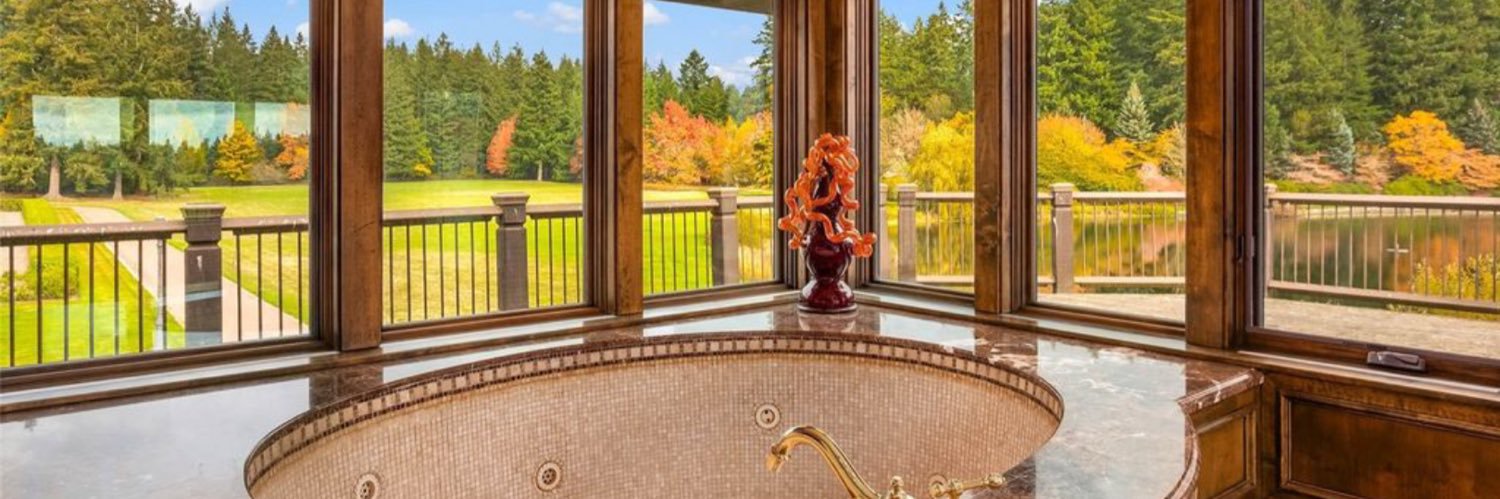 The Best. 👸🏿 banner