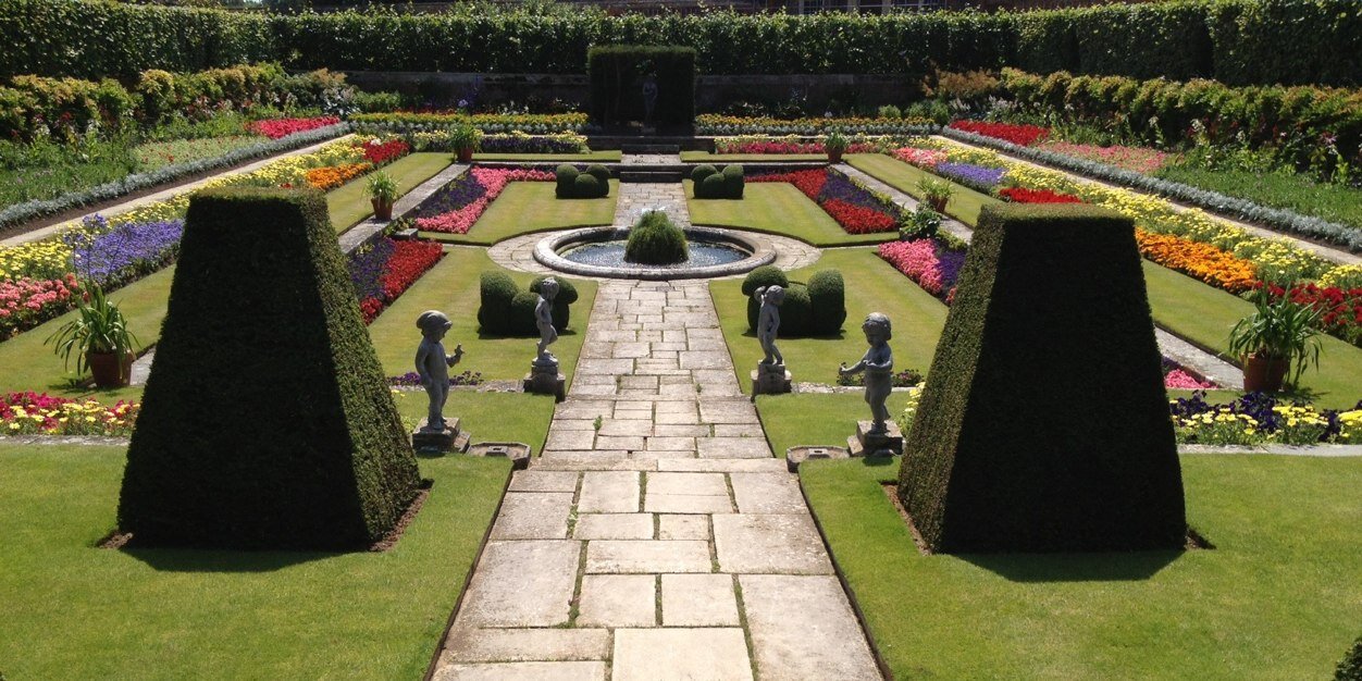 hampton_court's profile banner image