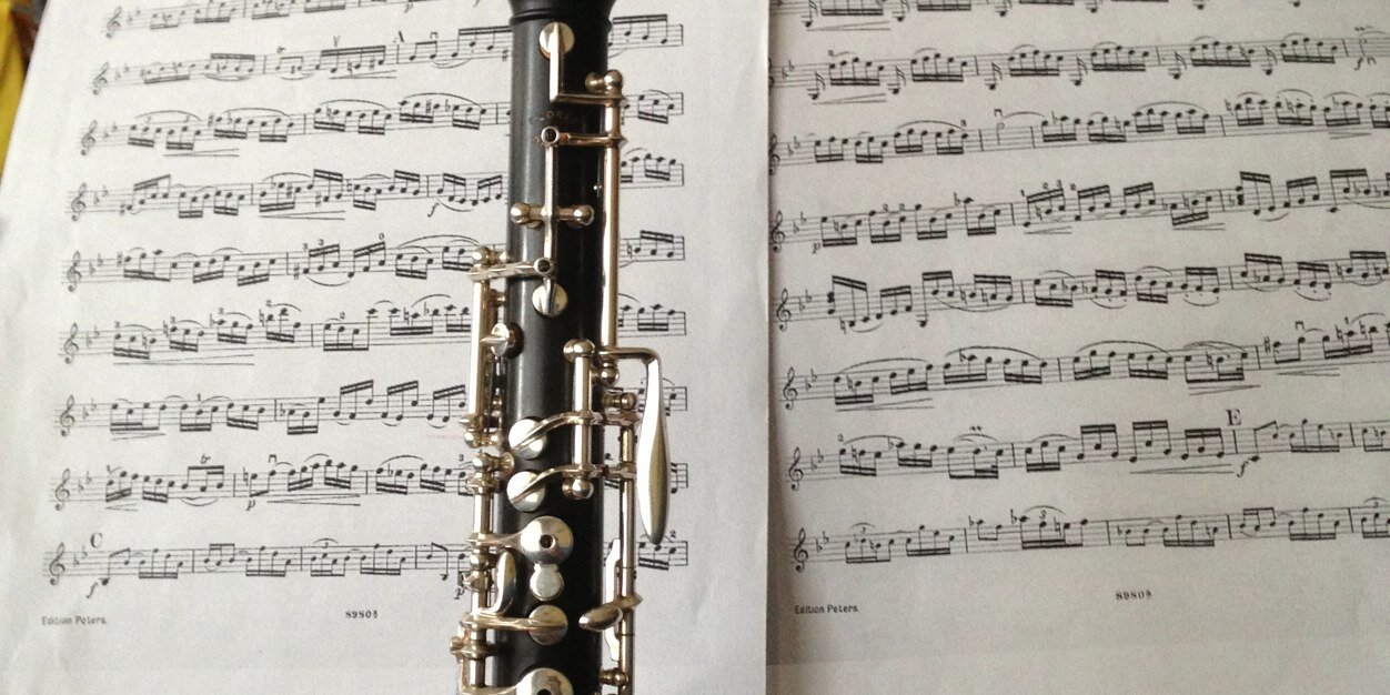 luis gutierrez banner