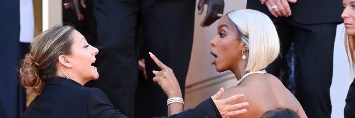 Kelly Rowland’s pointer finger Profile Banner