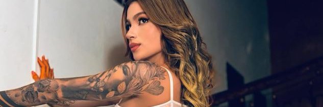 L E X I E - W A Y N E banner