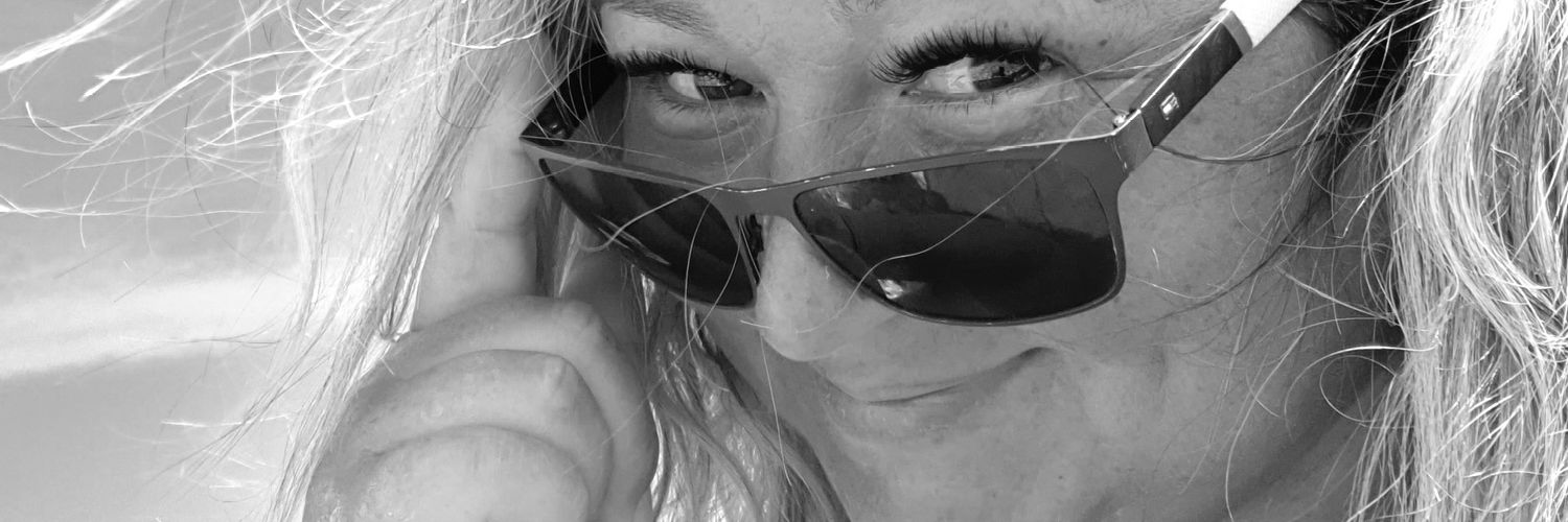loisashworth's profile banner image