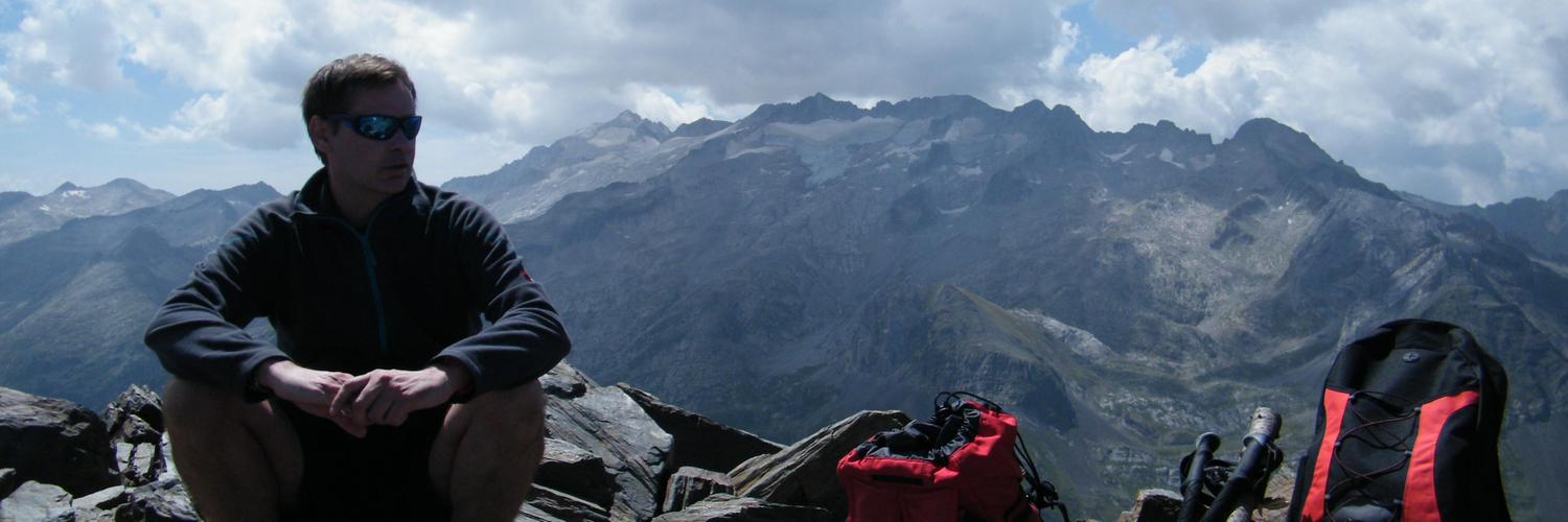 apuestil's profile banner image