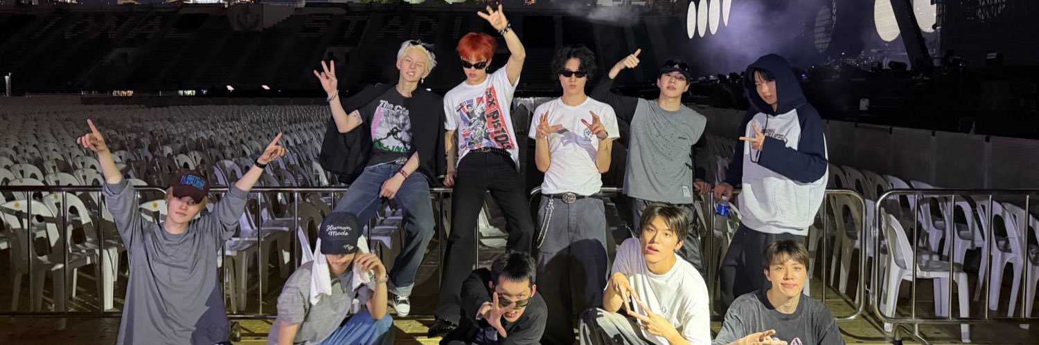 EVERYTHING 🩵🍊 banner