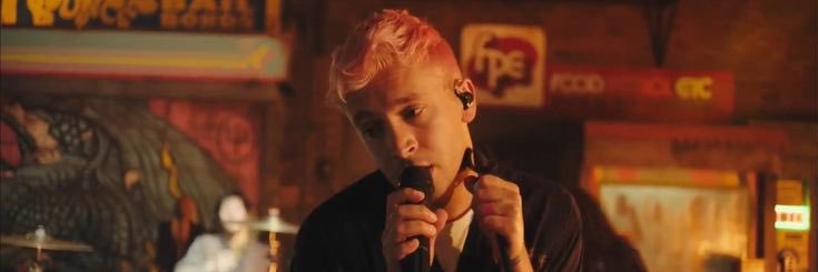 willow 😽 (they/them) banner