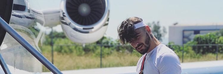 della. banner