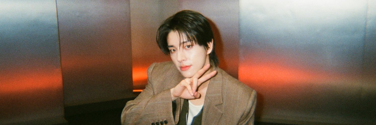 꼼 banner