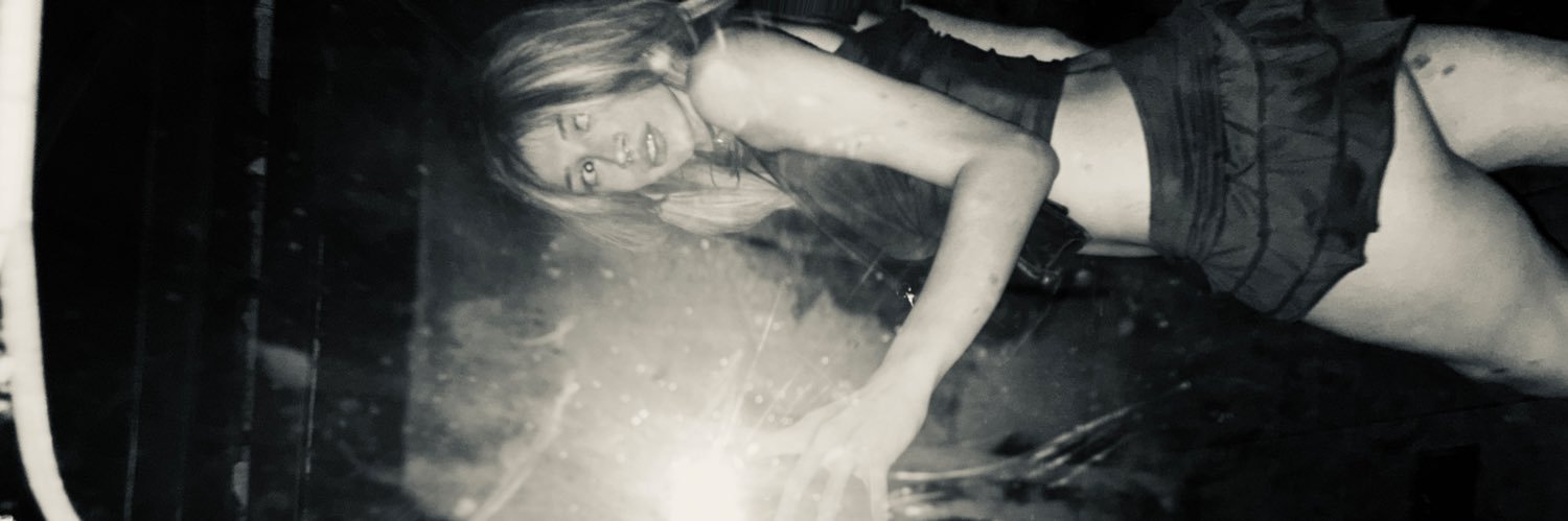 desimonehorii's profile banner image