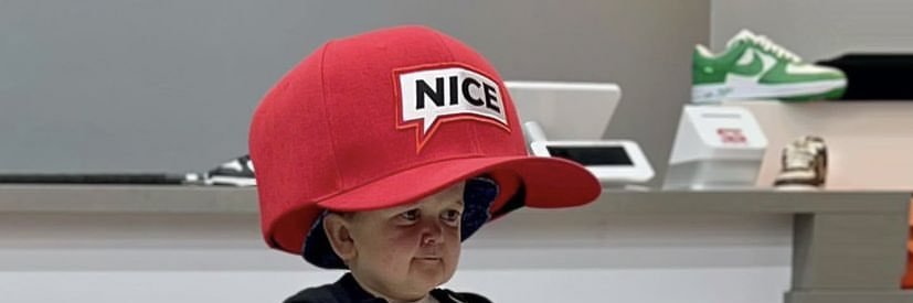🅶🅻🅾🆁🆈 banner