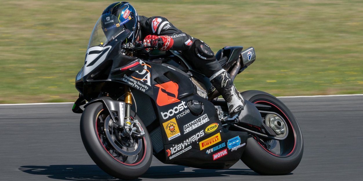 Wayne Maxwell banner