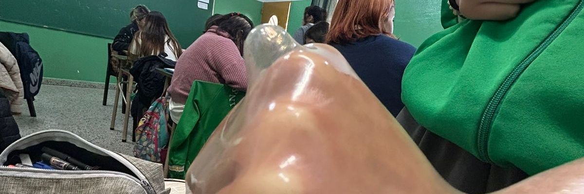 candefariass's profile banner image