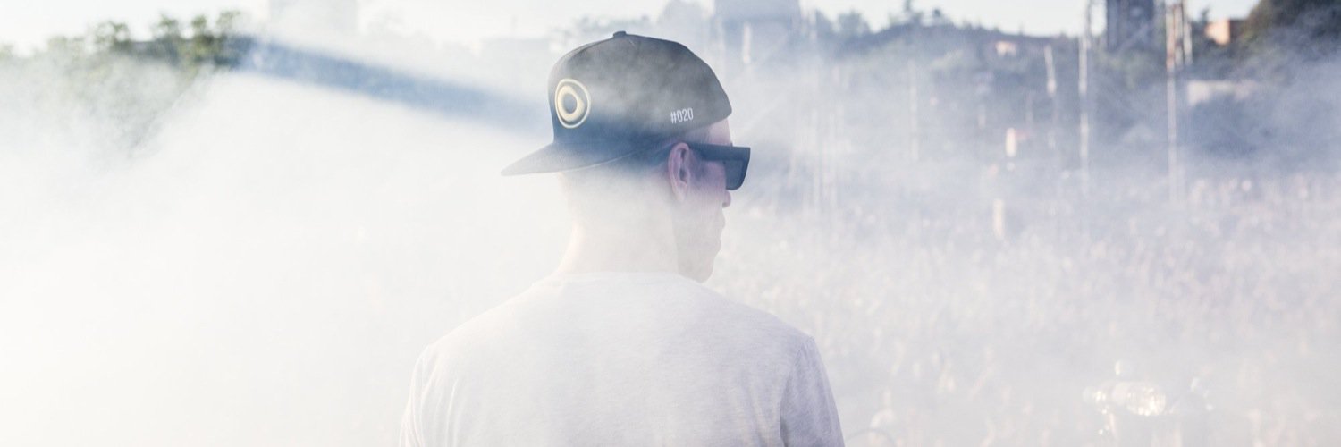 dindanblh's profile banner image