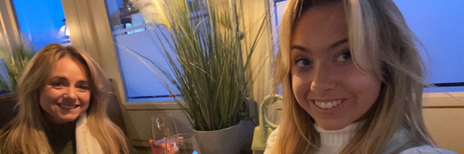 chloe_skinner18's profile banner image