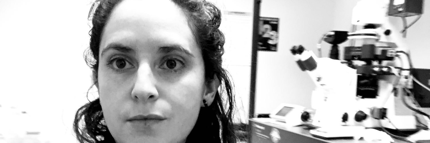 Dr. Alexandra Muñoz's banner