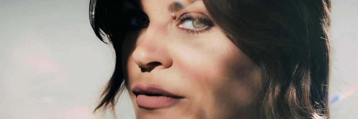 Lauretta🌓 banner