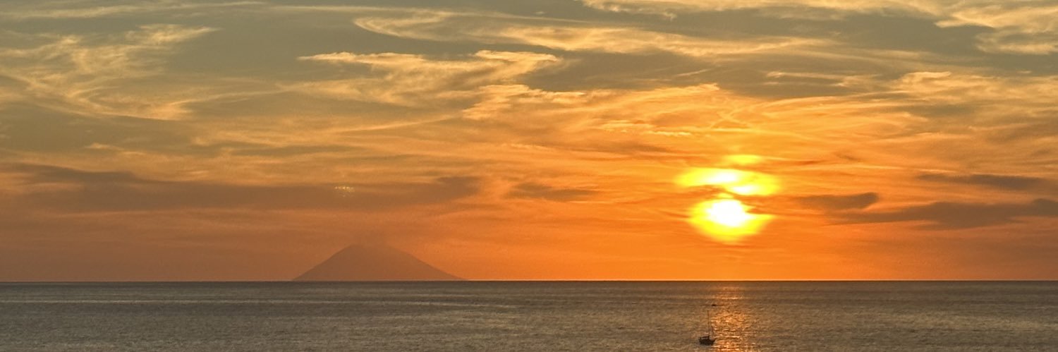 luchogala's profile banner image