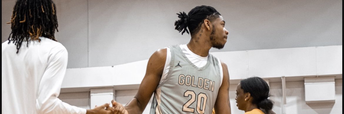 Devinir Garvey banner