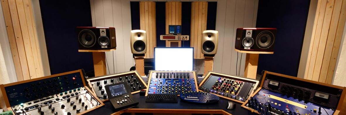 OneMastering's profile banner image
