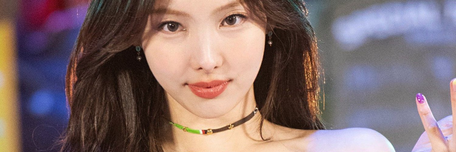 Nayeontwi's profile banner image