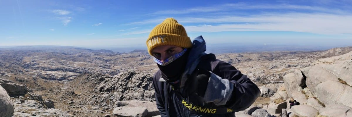 facurobaina's profile banner image