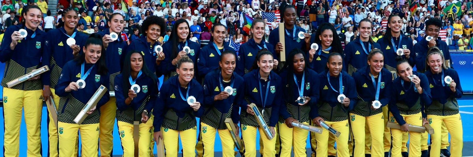 julinha 🧙‍♀️🍍💋 banner