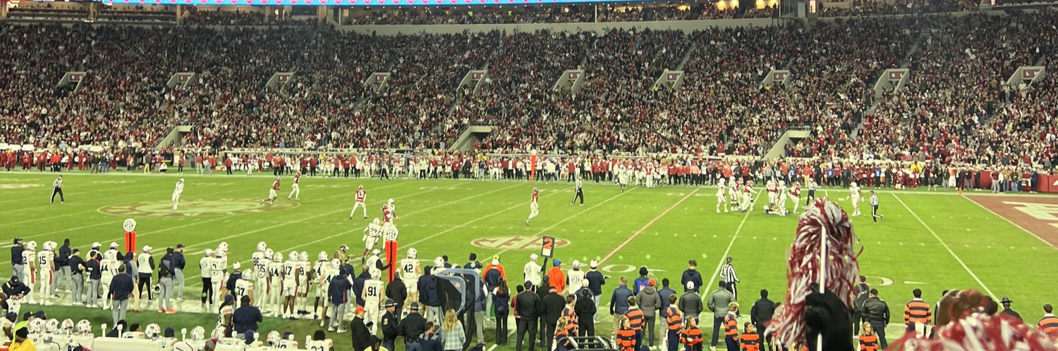 GiantReport's profile banner image