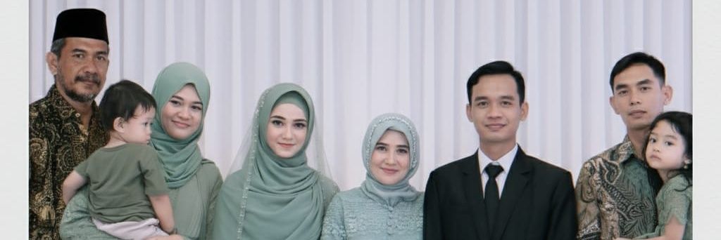 akin_eliza's profile banner image
