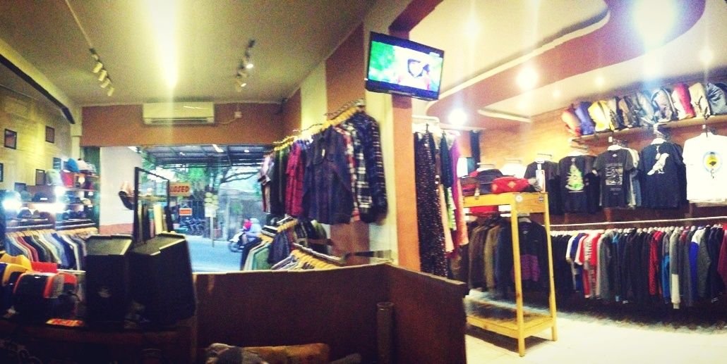 KNKL Store banner