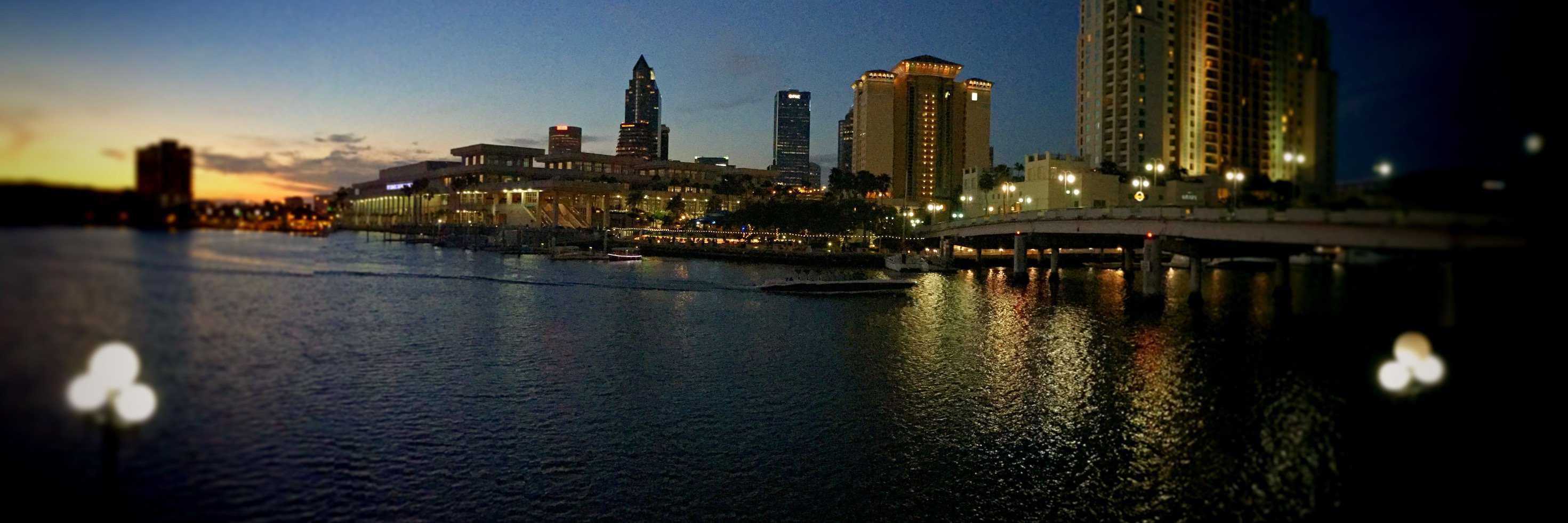 VickiLLyons's profile banner image