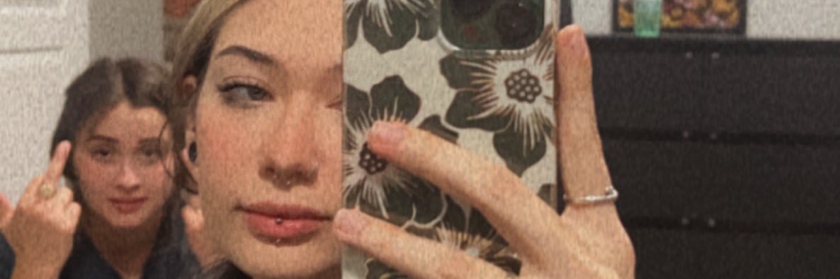 Chloe_7070's profile banner image