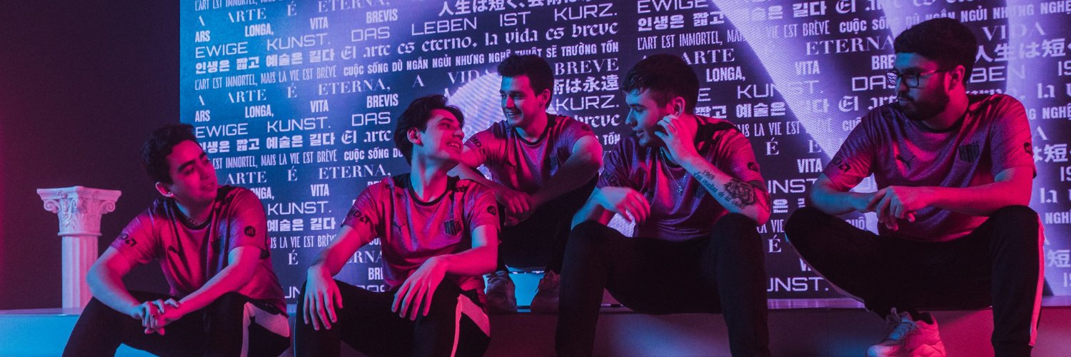 unaMmonchUlteóSobreMiYvolteóAUnSovaConSuFacaLazer banner