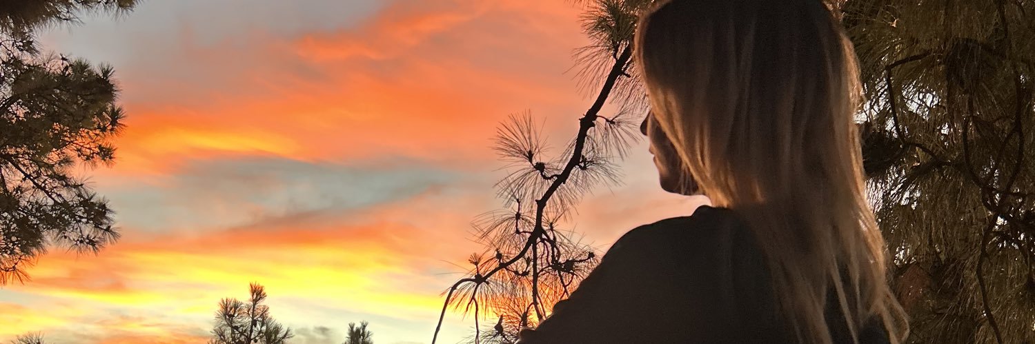 DeliaAfonso's profile banner image